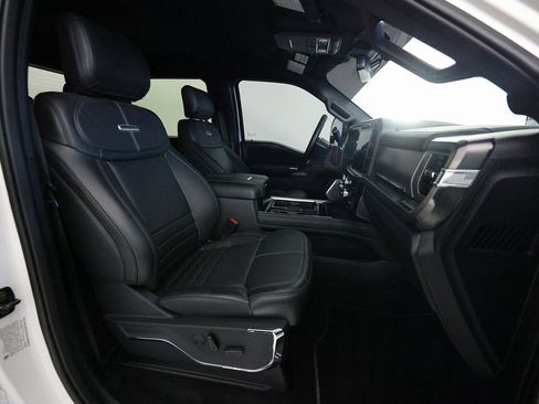 Used 2025 Ford F450 Platinum image 12