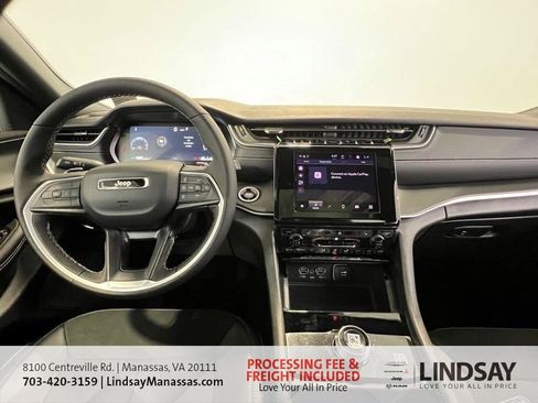 New 2025 Jeep Grand Cherokee Altitude AWD/4WD image 17