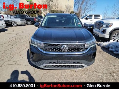 Used 2024 Volkswagen Taos SE image 2