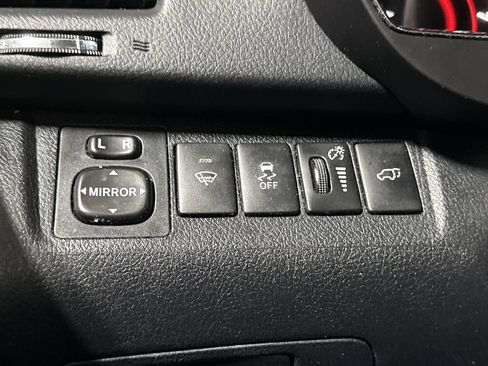 Used 2012 Toyota Highlander SE w/ Tow Pkg FWD image 18