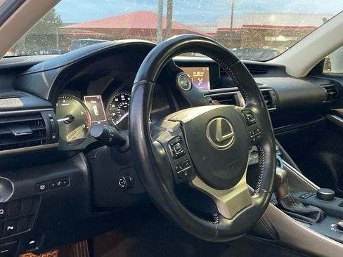 Used 2020 Lexus IS 300 w/ Premium Package RWD image 9