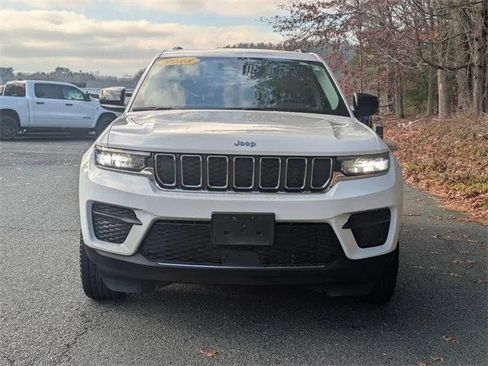 Certified 2023 Jeep Grand Cherokee Laredo image 2