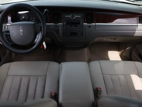 Used 2006 Lincoln Town Car Signature image 21