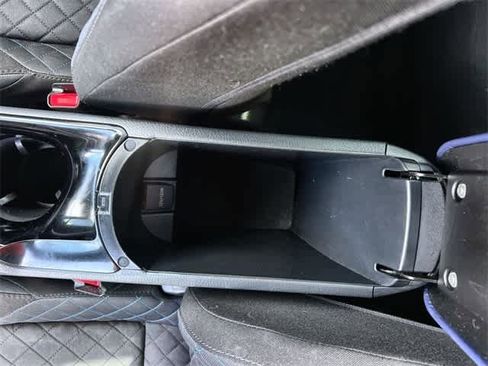 Used 2020 Toyota C-HR XLE image 27