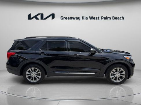 Used 2023 Ford Explorer XLT w/ Equipment Group 202A RWD image 8