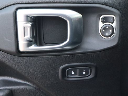 Used 2026 Jeep Gladiator Mojave AWD/4WD image 18