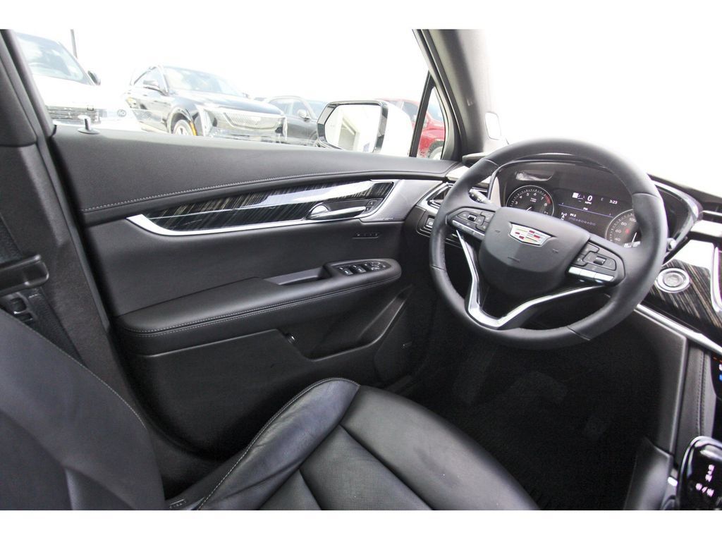Certified 2023 Cadillac XT6 Premium Luxury w/ Technology Package FWD image 8