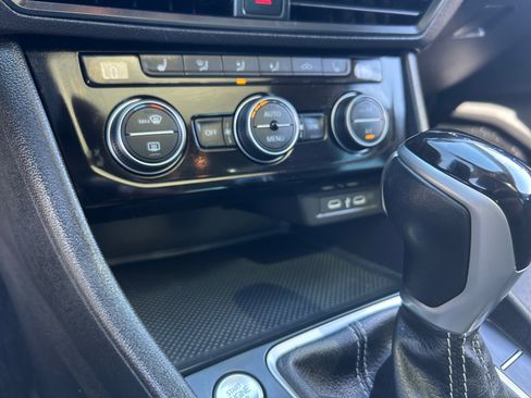 Used 2023 Volkswagen Jetta SE w/ Panoramic Sunroof Package FWD image 12