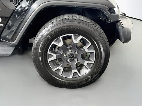 Used 2024 Jeep Wrangler Unlimited Sahara w/ Technology Group AWD/4WD image 38