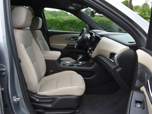 Used 2023 Chevrolet Traverse LT w/ LPO, Cargo Package AWD/4WD image 8