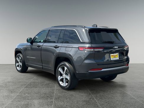 New 2026 Jeep Grand Cherokee Limited RWD image 3