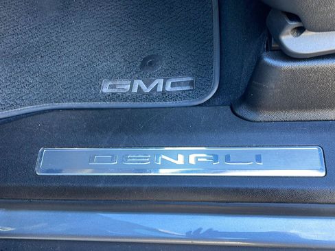 Used 2021 GMC Yukon Denali w/ Denali Premium Package AWD/4WD image 19