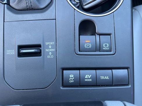 Used 2021 Toyota Highlander XLE image 38