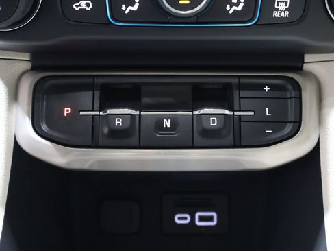 Used 2022 GMC Acadia Denali w/ Denali Ultimate Package image 38