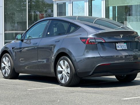 Used 2024 Tesla Model Y Long Range AWD/4WD image 6