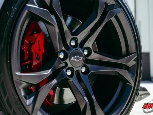 Used 2020 Chevrolet Camaro SS RWD image 4