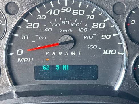 Used 2019 Chevrolet Express 2500 w/ Driver Convenience Package RWD image 8