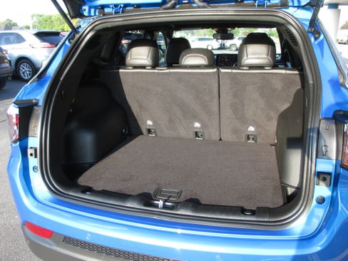 Used 2024 Jeep Compass Limited image 10