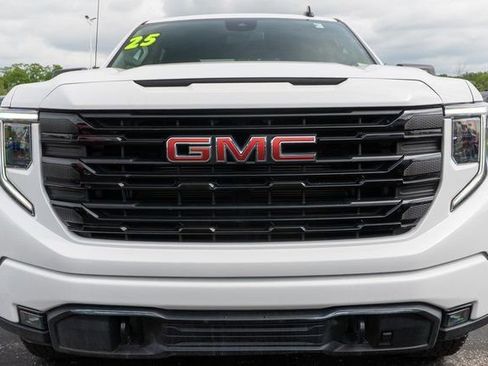 Used 2025 GMC Sierra 1500 Elevation AWD/4WD image 3