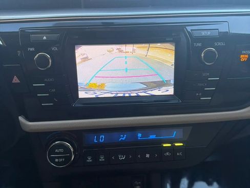 Used 2014 Toyota Corolla LE FWD image 12
