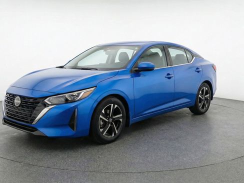 Used 2025 Nissan Sentra SV image 3