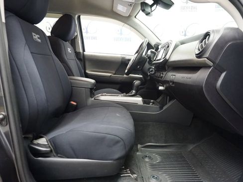 Used 2018 Toyota Tacoma SR5 image 19