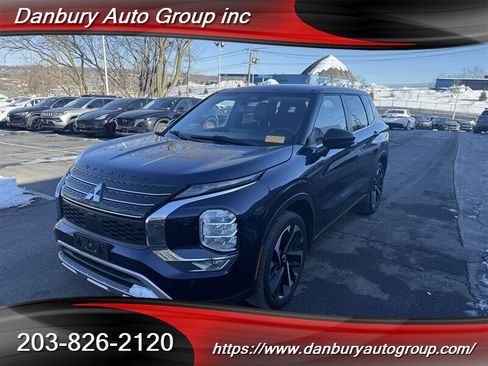 Used 2022 Mitsubishi Outlander SE image 1