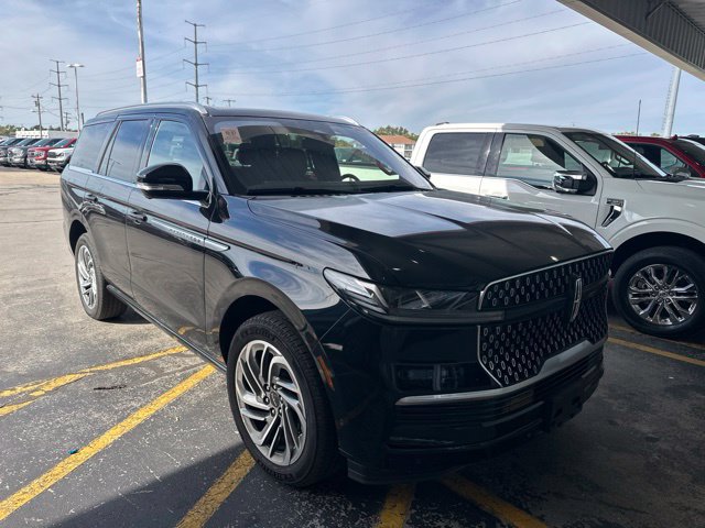 Used 2025 Lincoln Navigator Reserve AWD/4WD image 5
