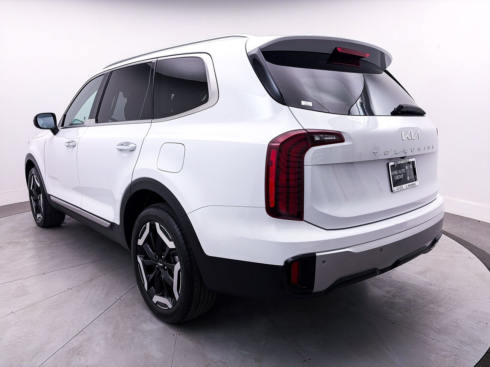 Used 2024 Kia Telluride S FWD image 13