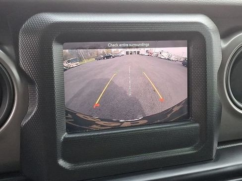 Used 2022 Jeep Wrangler Unlimited Sport AWD/4WD image 4
