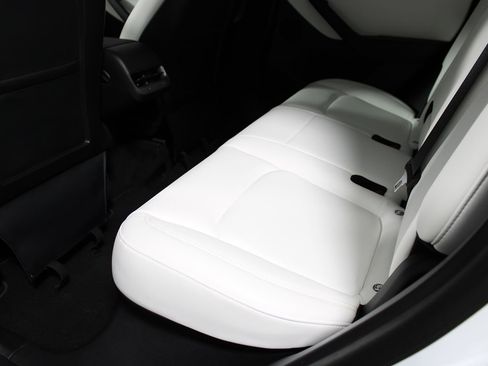 Used 2021 Tesla Model Y Long Range image 21