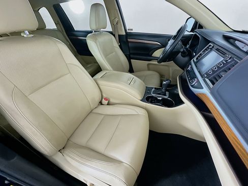 Used 2017 Toyota Highlander Limited image 34