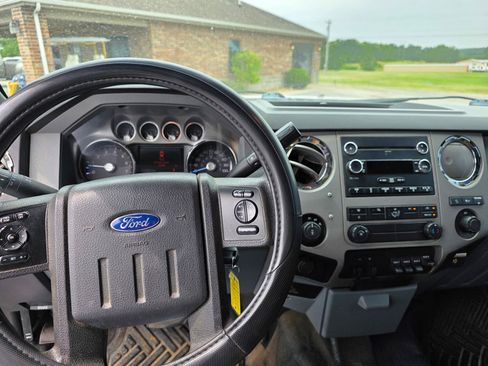 Used 2014 Ford F250 XLT w/ XLT Premium Package AWD/4WD image 8