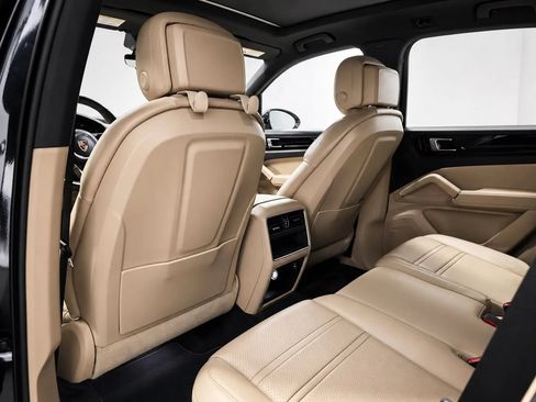 Used 2019 Porsche Cayenne S AWD/4WD image 14