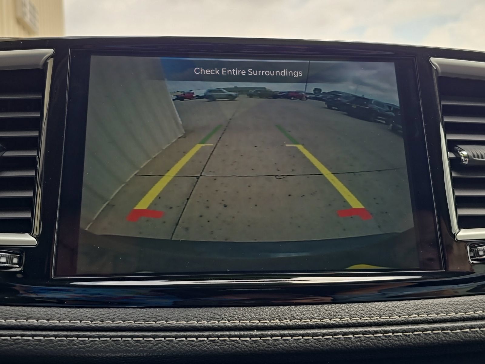 Used 2024 Chrysler Pacifica Limited FWD image 25
