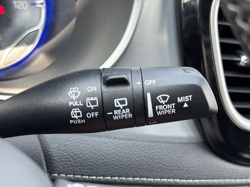 Used 2025 Chrysler Pacifica Limited FWD image 20