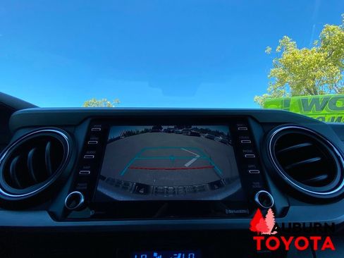 Used 2021 Toyota Tacoma TRD Off-Road w/ Technology Package AWD/4WD image 43