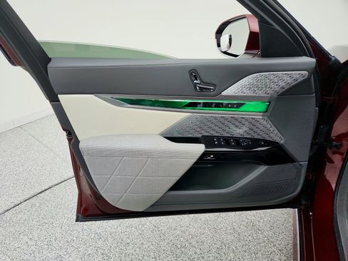 Used 2023 BMW i7 xDrive60 image 24