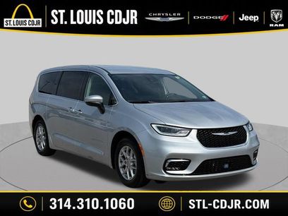 Used 2023 Chrysler Pacifica Touring-L