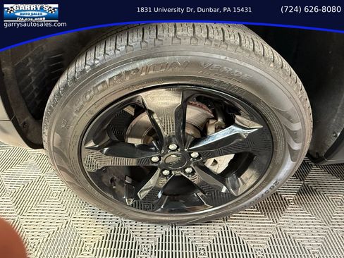 Used 2023 Jeep Grand Cherokee Limited w/ Black Appearance Package AWD/4WD image 11