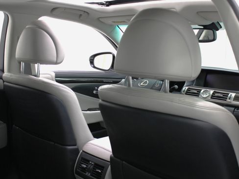 Used 2016 Lexus LS 460 image 43