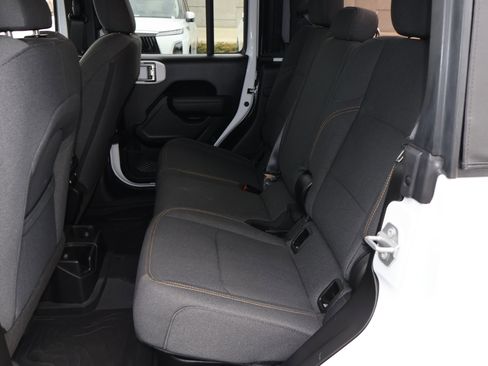 Used 2025 Jeep Gladiator Sport image 17