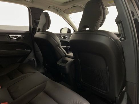 Used 2025 Volvo XC60 B5 Plus image 21