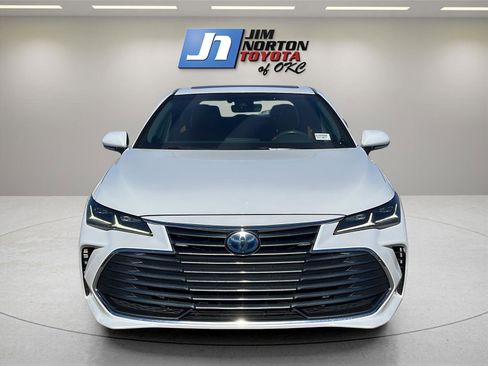 Used 2019 Toyota Avalon Limited image 2