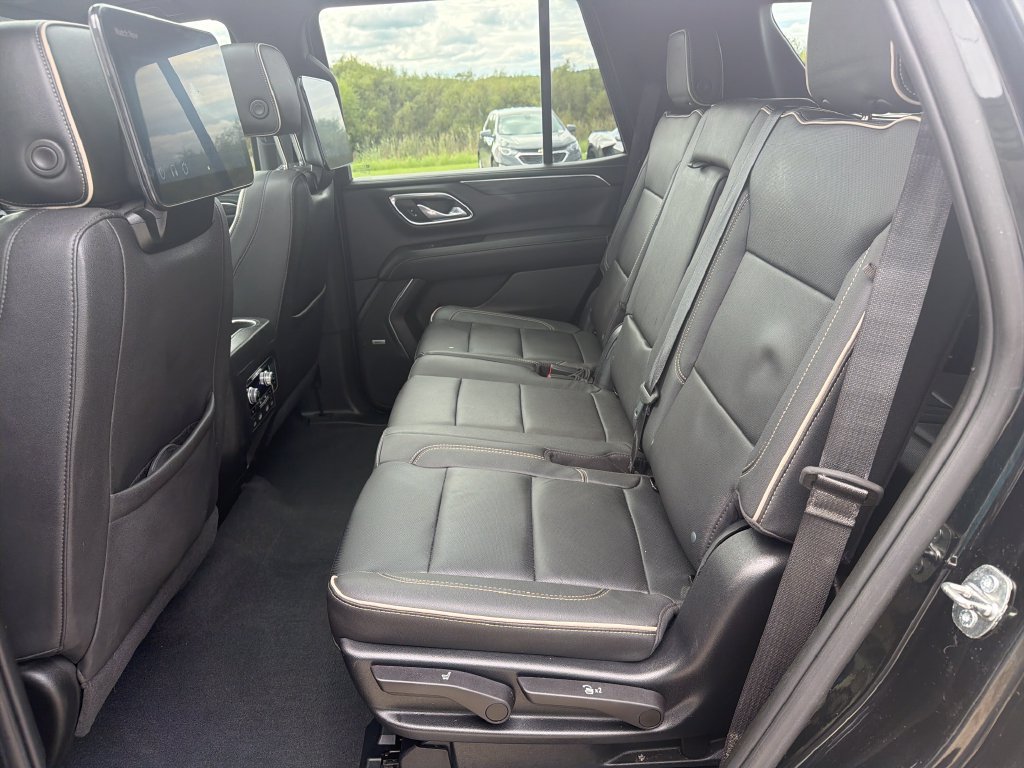 Certified 2023 GMC Yukon SLT w/ SLT Luxury Package AWD/4WD image 30