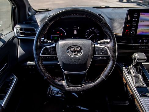 Used 2021 Toyota Sienna XSE w/ XSE Plus Package FWD image 11