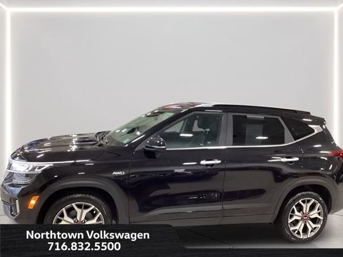Used 2021 Kia Seltos SX w/ SX Sunroof Package AWD/4WD image 2