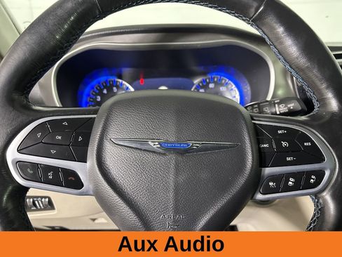 Used 2021 Chrysler Pacifica Touring-L w/ Uconnect Theater Family Group image 15