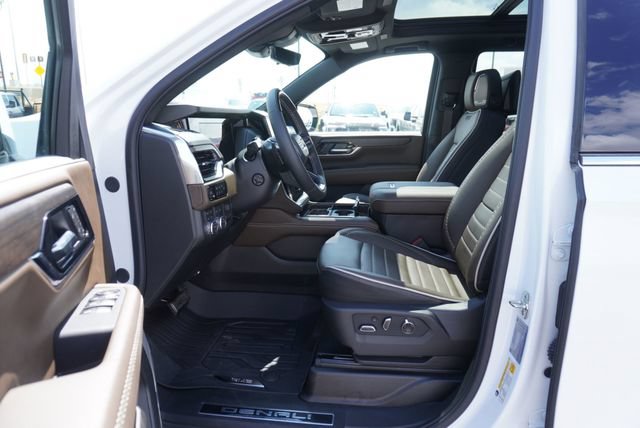 Used 2026 GMC Yukon Denali Ultimate w/ LPO, Floor Liner Package AWD/4WD image 19