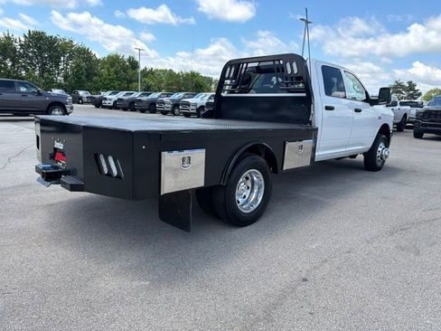 Used 2025 RAM 3500 Tradesman w/ Chrome Appearance Group AWD/4WD image 6